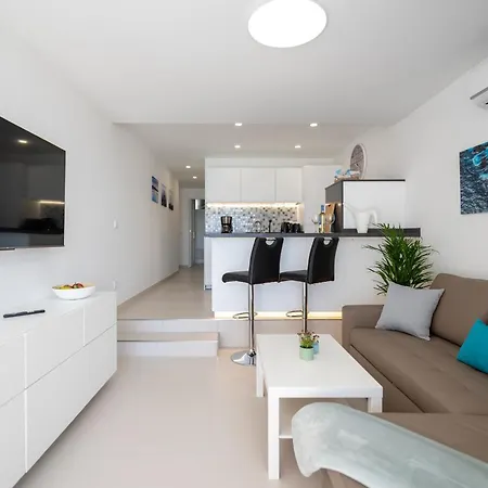 Διαμέρισμα Pool Tamaran